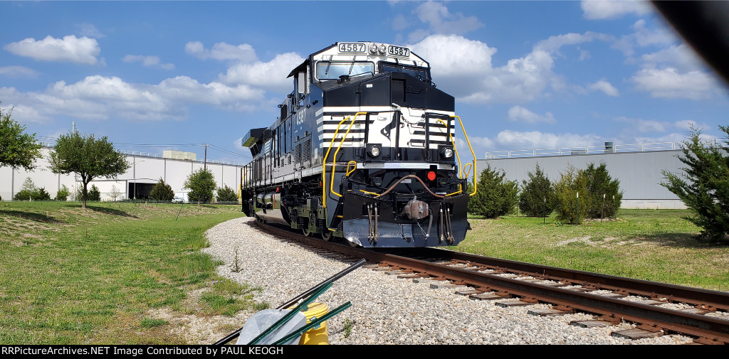 NS 4587 Sits on The Siding Track at The Wabtec Fort Worth Locomotive Plant 
